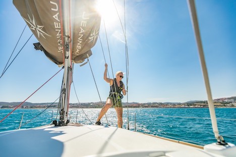 RYA Sailing course hoisting the maine small img